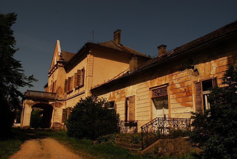 Intrarea oficiala in castel
